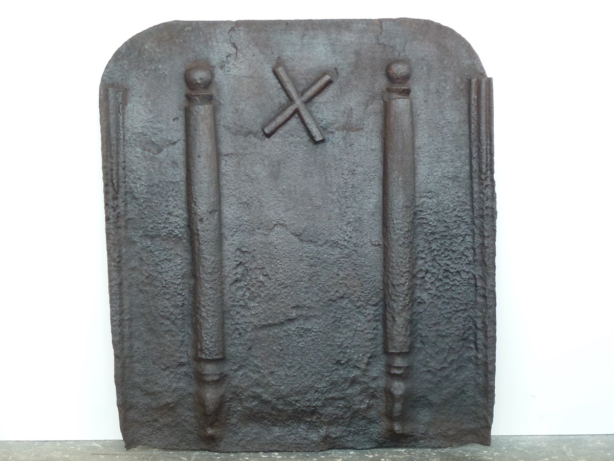 Antique fireback, Cast iron fire-back  - Cast iron - Medieval - XVIIth C.