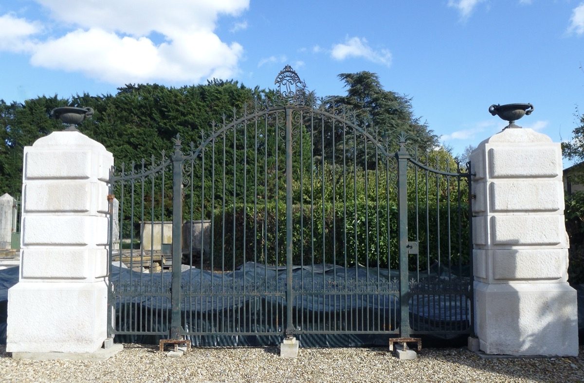 Antique gate, Gatepillar  - Wrought iron, stone - Napoléon III - XIXth C.