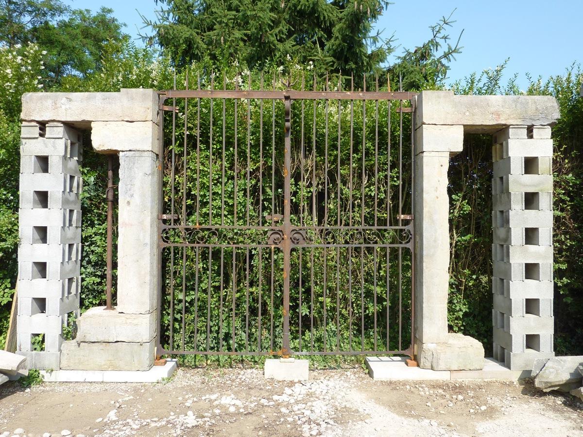 Antique gate, Gatepillar  - Stone  - XVIIth C.