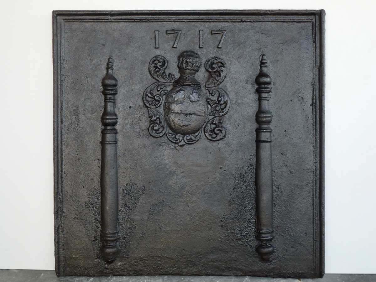 Plaque de cheminée décorée - Armes de France 1690