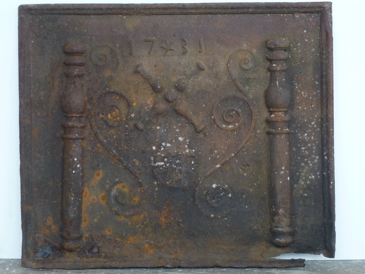 Antique fireback, Cast iron fire-back  - Cast iron - Régence - XVIIIthC.