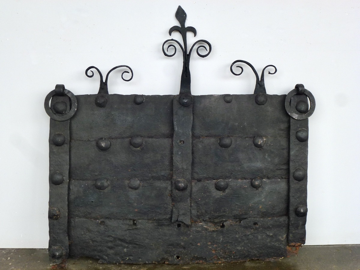 Antique fireback, Cast iron fire-back  - Wrought iron - Medieval - XVIth C.