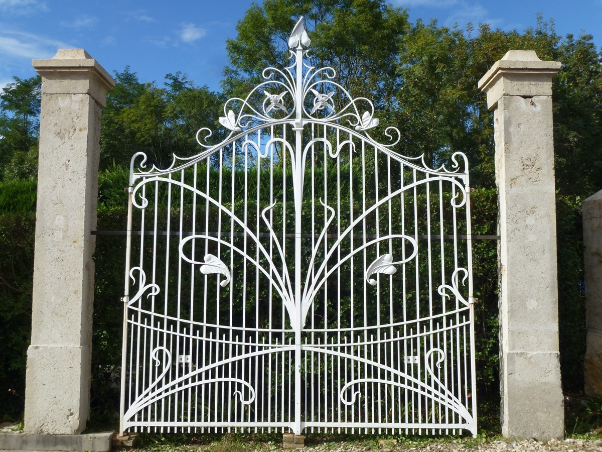 Antique gate, Gatepillar  - Wrought iron - Art nouveau - XXthC.