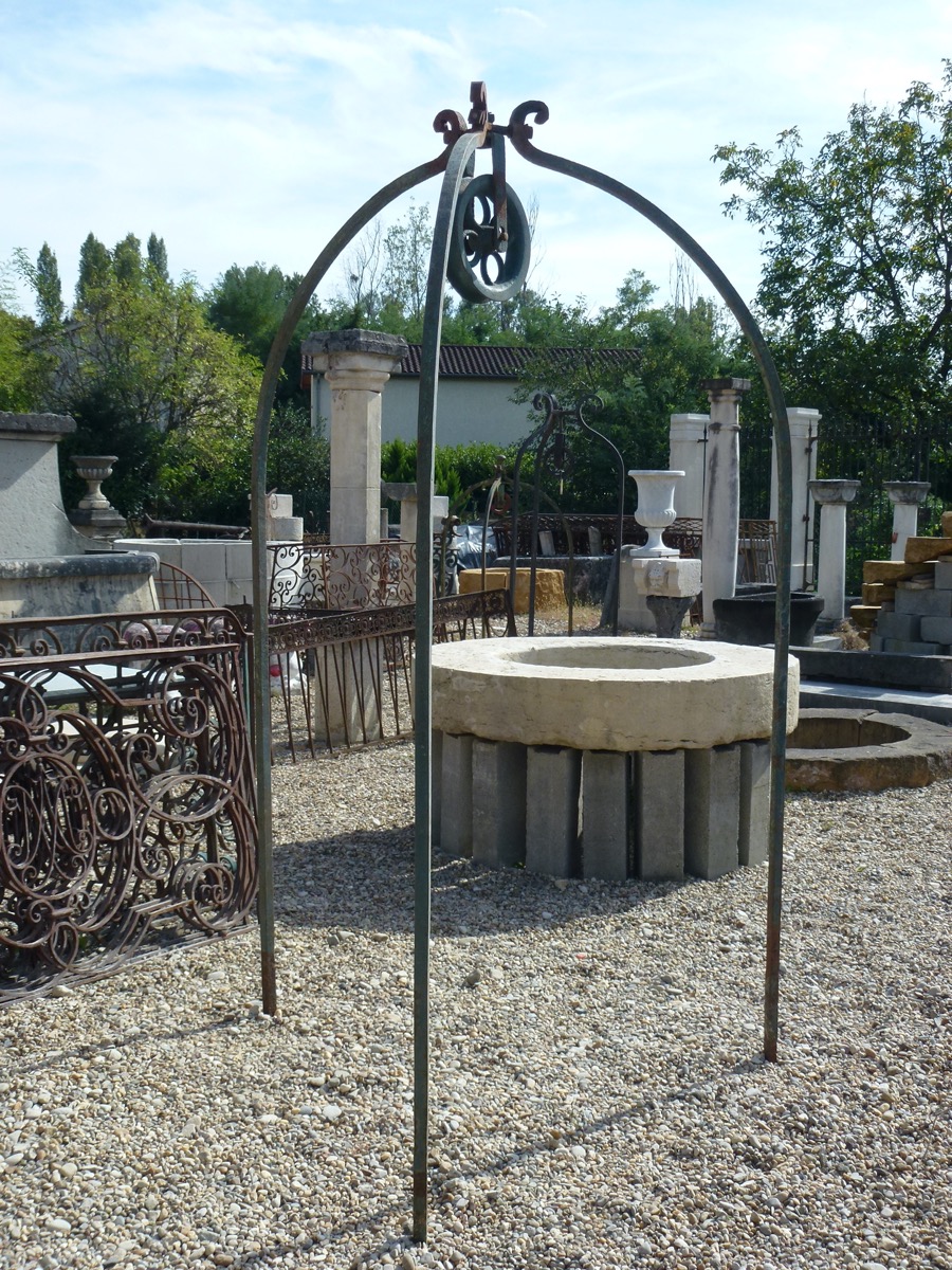 Antique well, Edge well  - Wrought iron  - XIXthC.