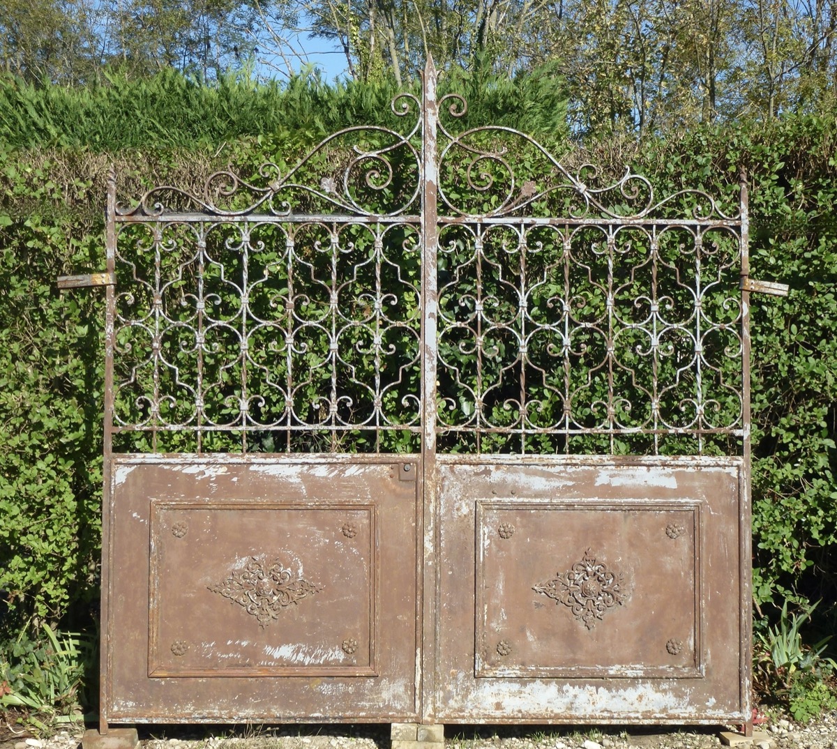 Portail ancien, Piliers en pierre  - Fer forgé - Louis XV - XXeS.