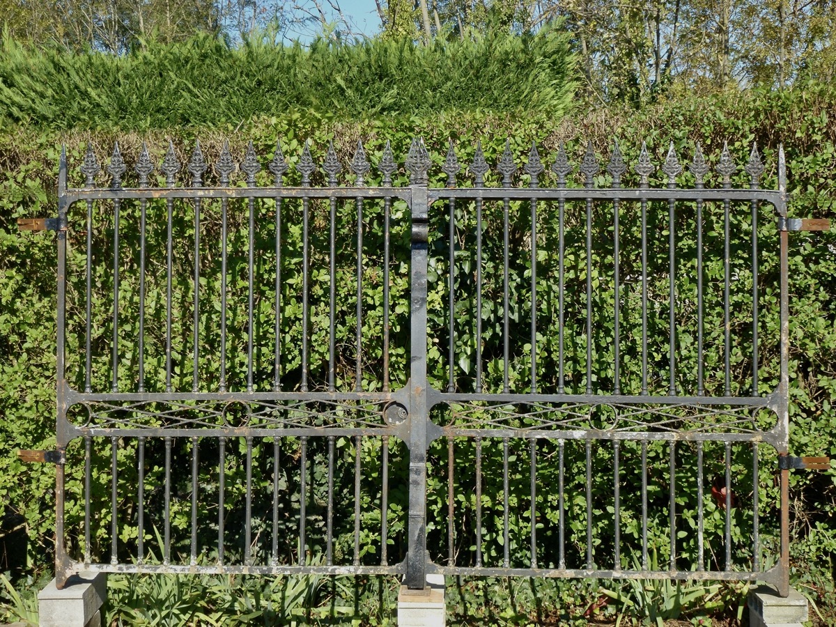 Antique gate, Gatepillar  - Wrought iron - Directoire - XVIIIthC.