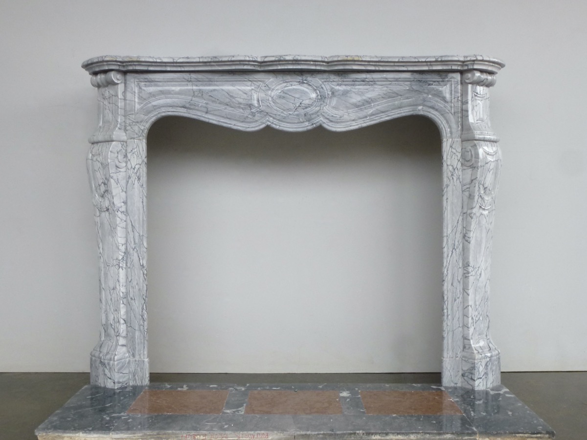 Antique fireplace  - Marble - Pompadour - XXthC.