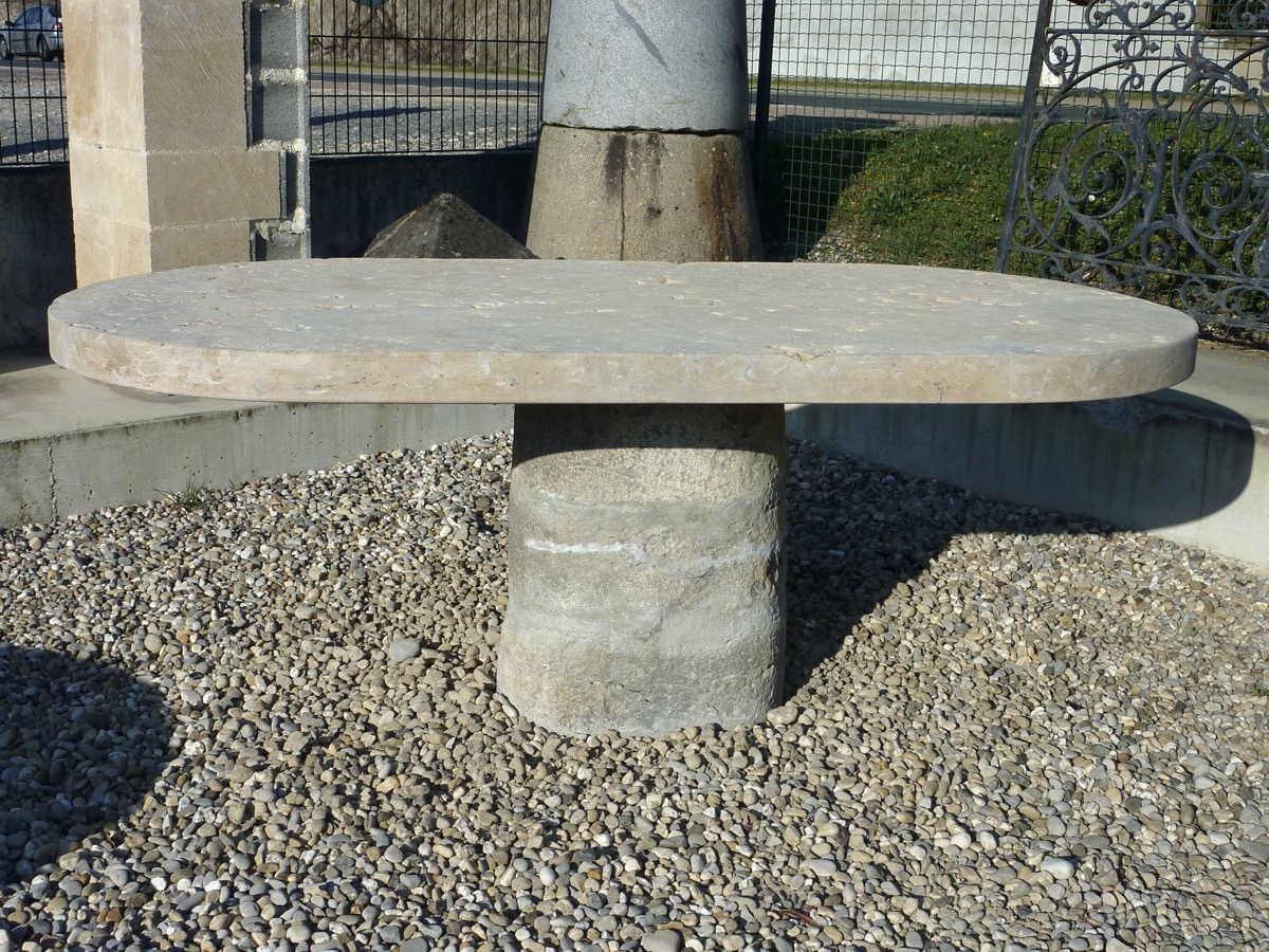 Table de jardin en pierre