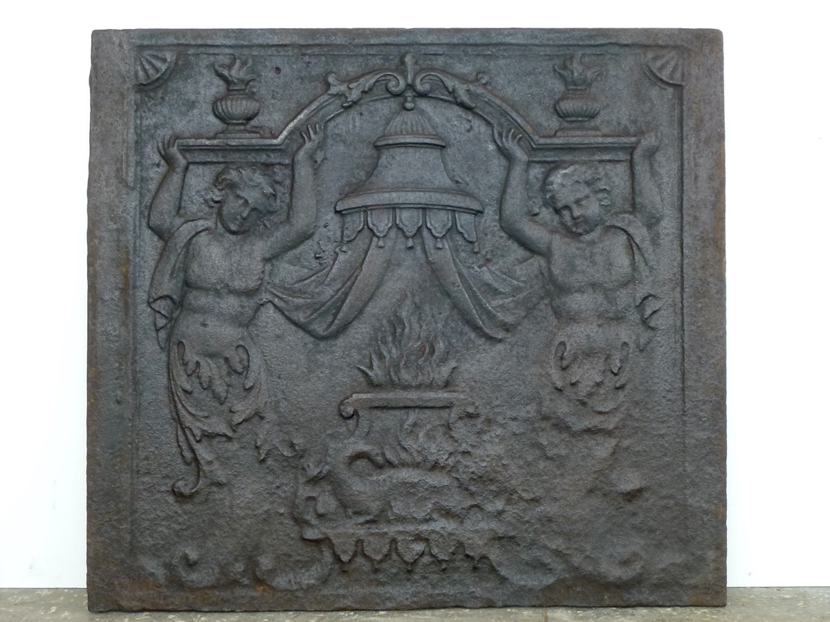 Antique fireback, Cast iron fire-back  - Cast iron - Louis XIV - XVIIIth C.